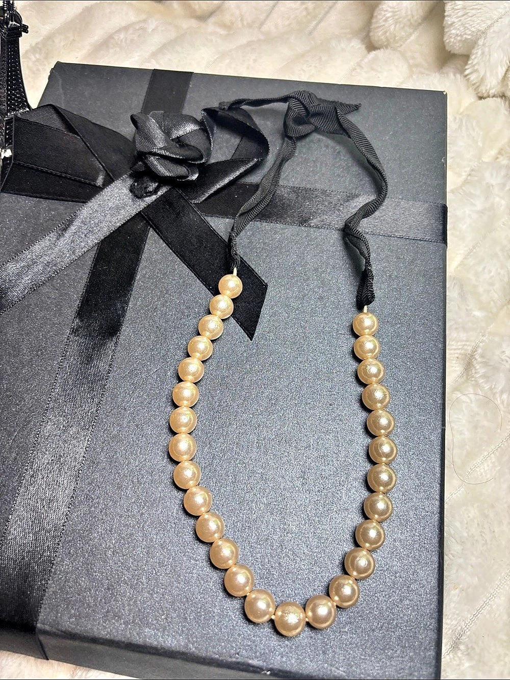 Pearl Ribbon Necklace in Cream & Black Like New